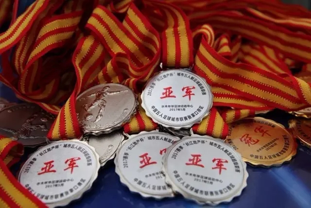 文班亚马半场表现出色，马刺领先太阳